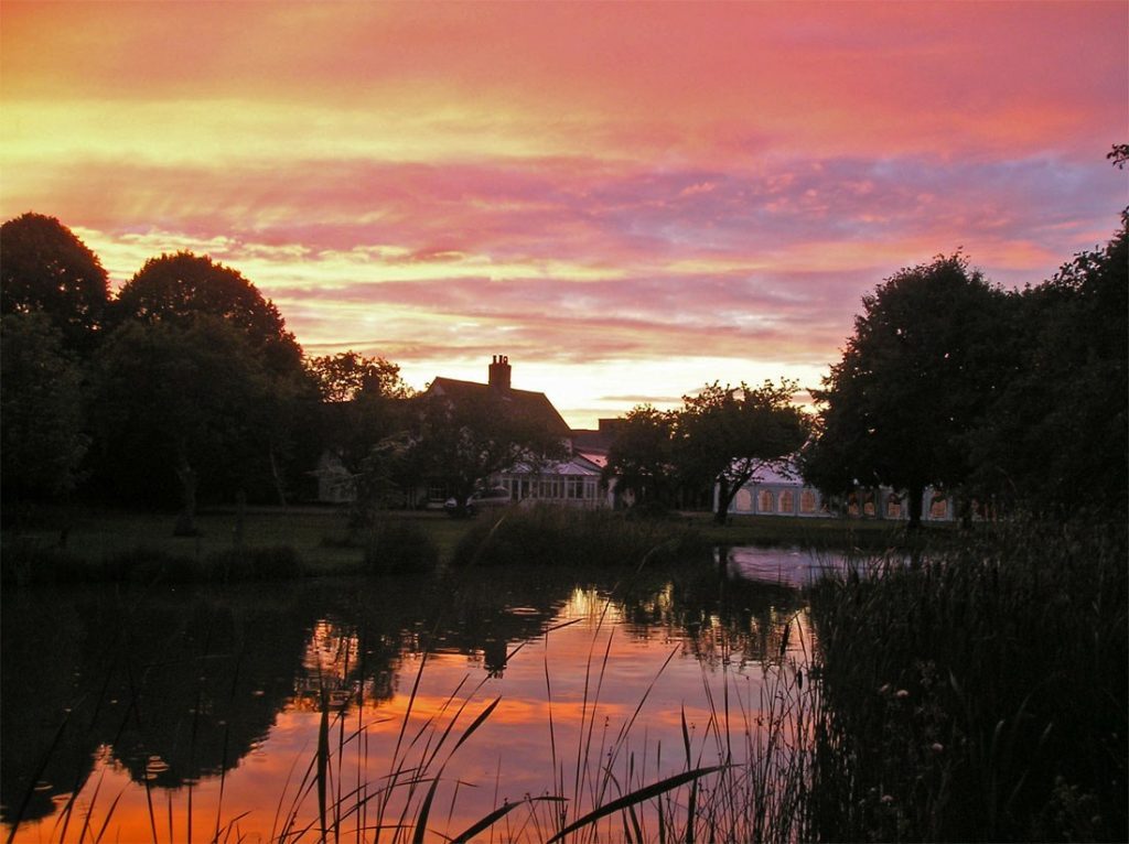 Minstrel Court Wedding - Sunset over the lake